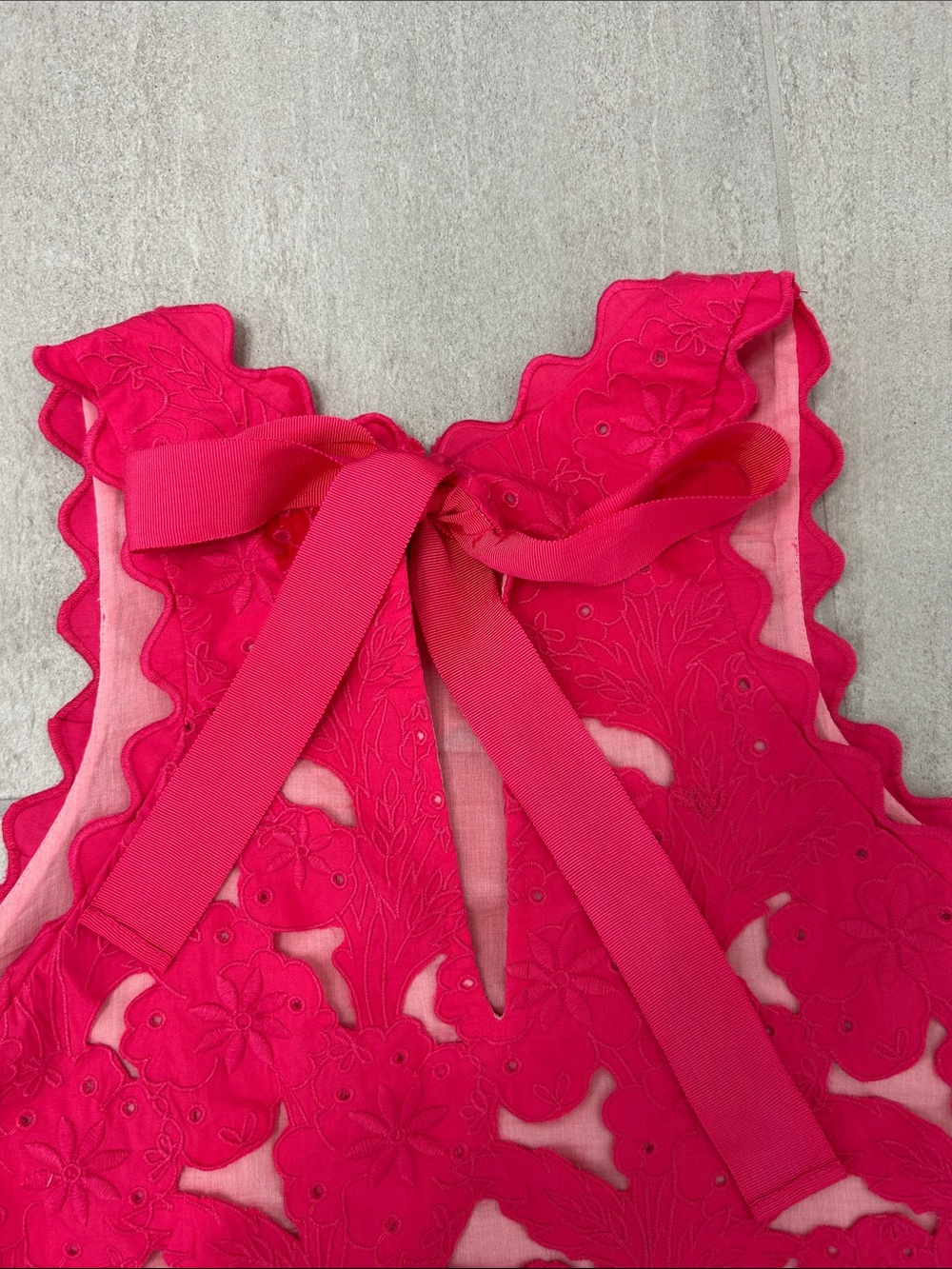 Anthropologie Hot Pink Floral Cutout Top size Medium. With a bow in the back. - Picture 3 of 7